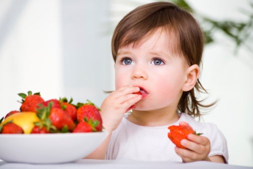 Πώς να “πείσετε” το παιδί σας να φάει τα φρούτα του;