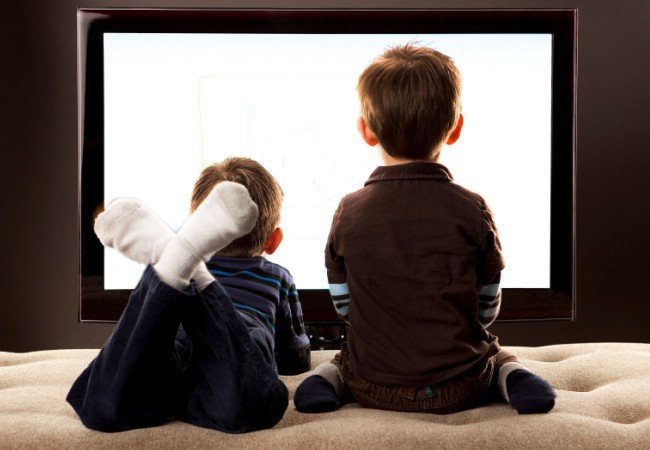 Τηλεόραση: Γιατί δεν πρέπει να βλέπουν τα παιδιά προσχολικής ηλικίας