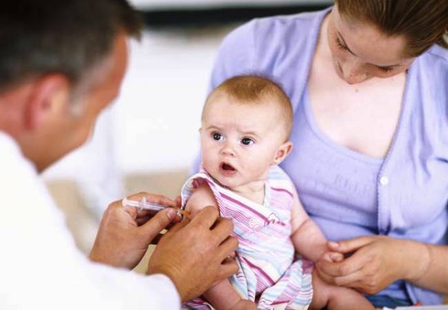 Εμβόλια: Δεν αποδυναμώνουν το ανοσοποιητικό του παιδιού