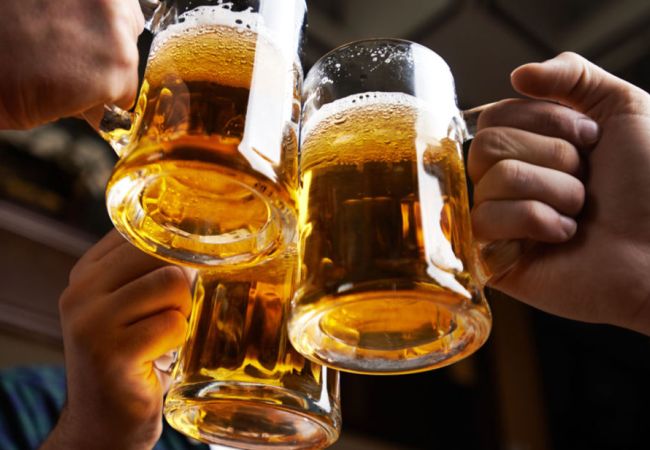 Αλκοόλ: Ένα ποτό τη μέρα κόβει μέχρι και 6 μήνες ζωής