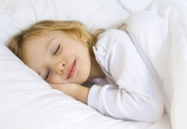 Παχυσαρκία: Τα παιδιά που κοιμούνται πολύ κινδυνεύουν περισσότερο