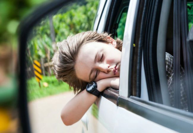 Πιάνει το παιδί σας ναυτία στο αυτοκίνητο; Να τι μπορείτε να κάνετε (βίντεο)