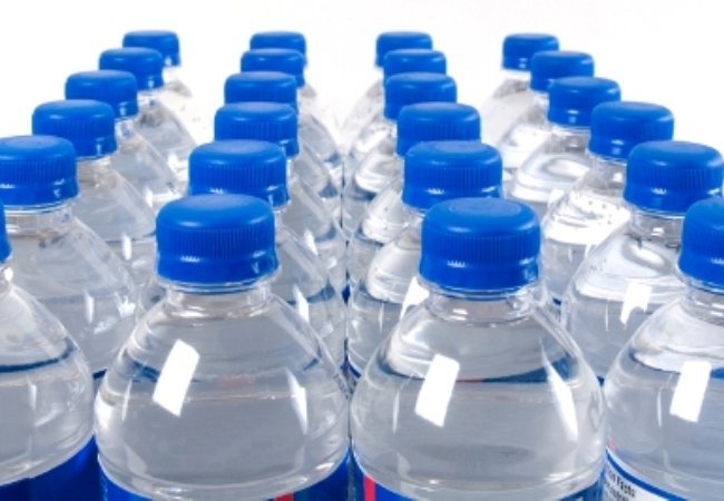 Νερό: Πόσο κακό κάνει απο το πλαστικό μπουκάλι