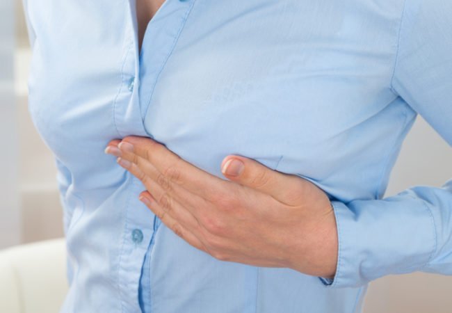Πόνος στο στήθος: Αυτές είναι οι 5 κοινές αιτίες