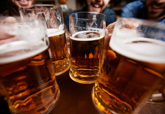 Αλκοόλ: Μπορεί να προκαλέσει αφυδάτωση το καλοκαίρι