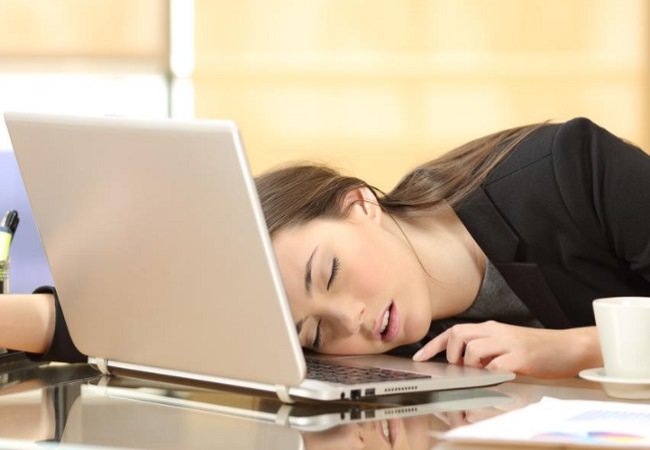 Ύπνος: Κοιμηθείτε για λίγο στη δουλειά για καλύτερη υγεία