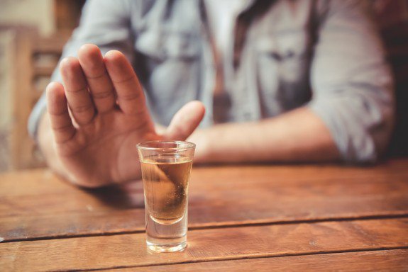 Εθνικό Σχέδιο Δράσης για τις συνέπειες κατανάλωσης του αλκοόλ ετοιμάζει το υπουργείο Υγείας