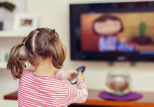 Η πολλή τηλερόραση στα νήπια σημαίνει κακή υγεία στην εφηβεία