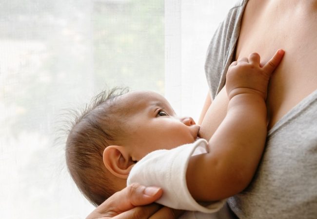 Θηλασμός: Τα μωρά που έχουν θηλάσει έχουν μεγαλύτερο εισόδημα ως ενήλικες