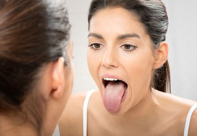 Γλώσσα: Τι μαρτυρά για την υγεία μας (βίντεο)