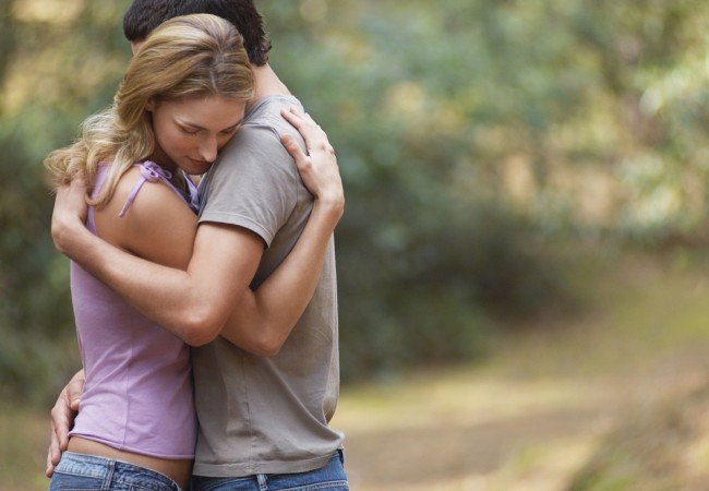 Αγκαλιά: Πως επιδρά στην υγεία μας
