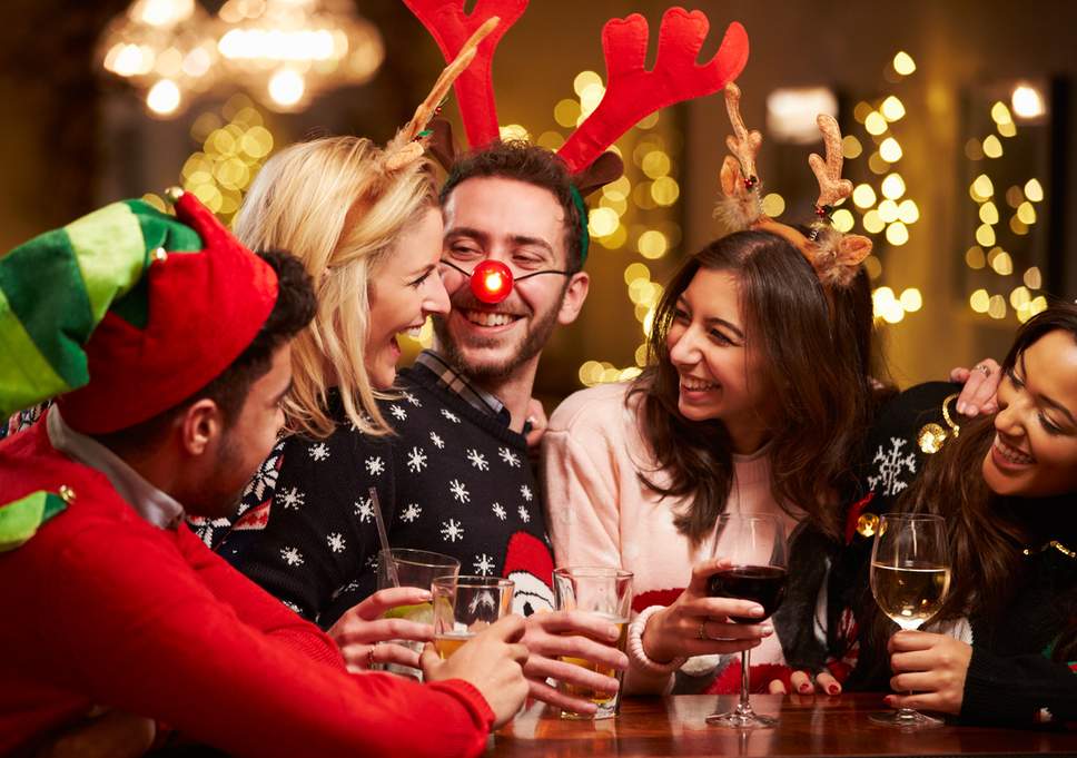 Χριστούγεννα: Πως να ευχαριστηθείτε άφοβα το ποτό σας αυτές τις γιορτές