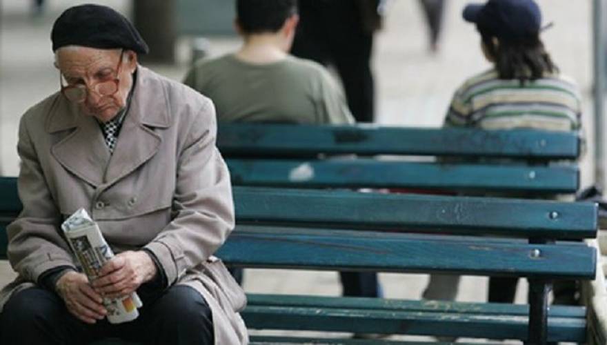 ΕΛΣΤΑΤ: Κάθε χρόνο και λιγότεροι οι Έλληνες