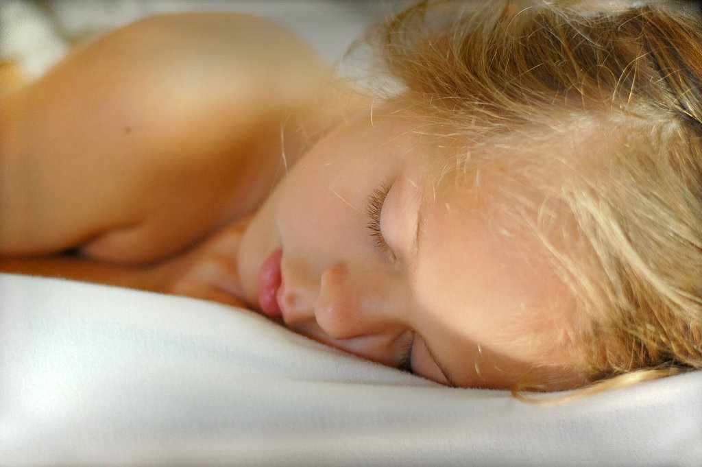 Ύπνος: Οι 3 τροφές που πρέπει να αποφεύγουμε για να κοιμηθούμε ήσυχα