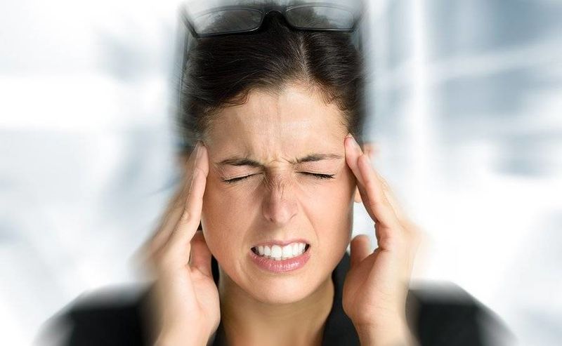 Πονοκέφαλός: Αυτές είναι οι 11 καθημερινές καταστάσεις που τον προκαλούν