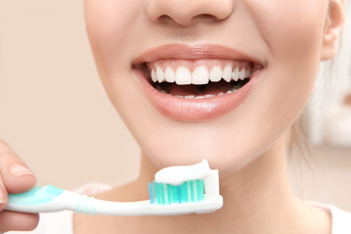 Δόντια: Πότε να ΜΗΝ τα βουρτσίζετε