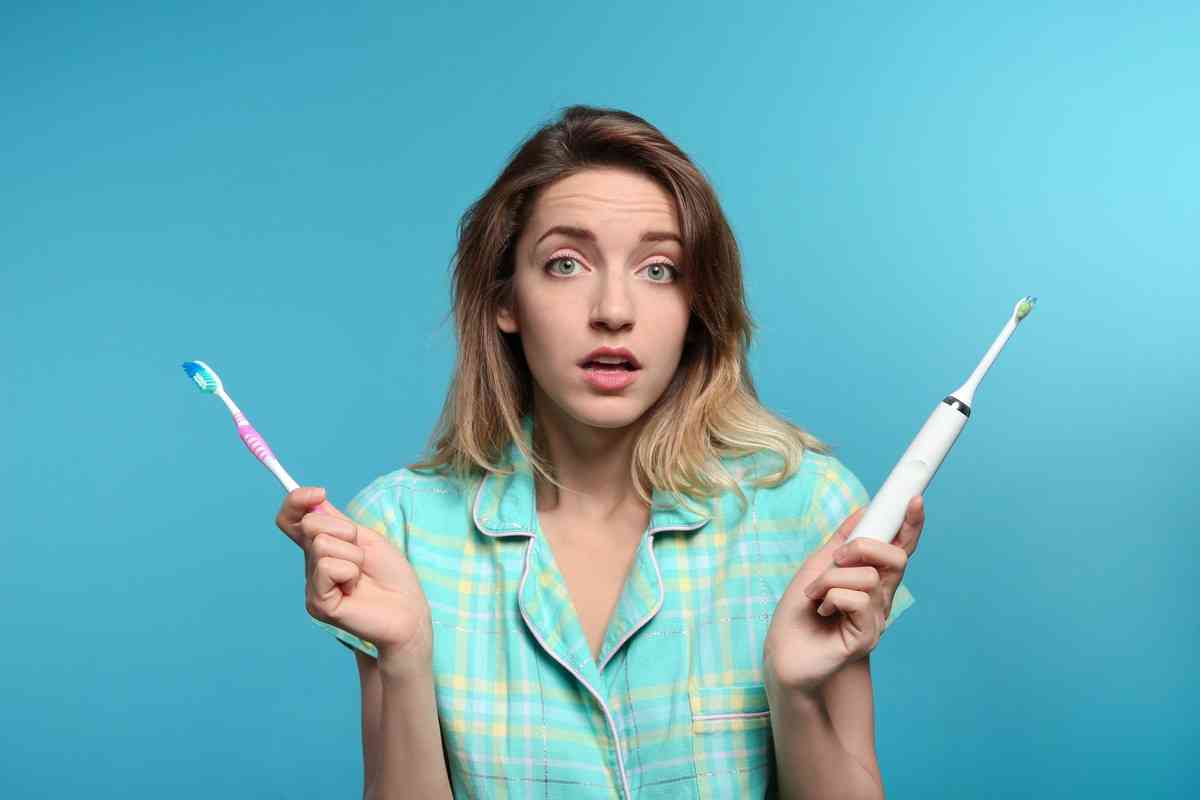 Δόντια: Η ηλεκτρική οδοντόβουρτσα προστατεύει καλύτερα από περιοδοντίτιδα