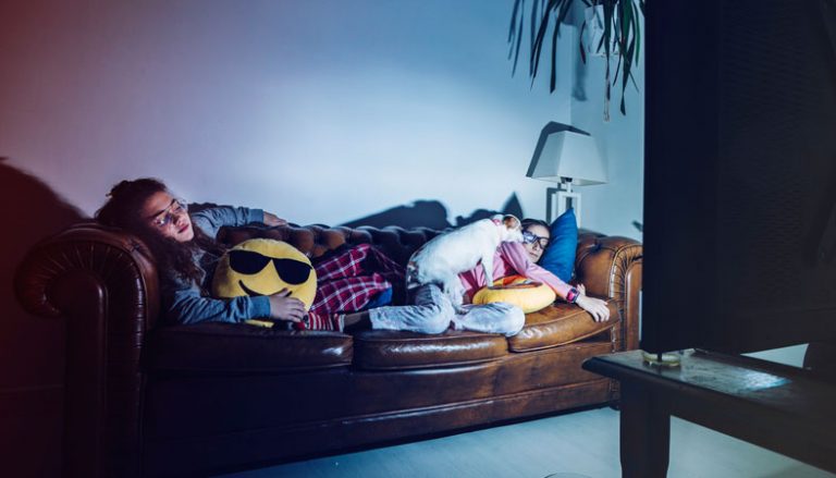 Ύπνος: Η τηλεόραση στην κρεβατοκάμαρα παχαίνει τις γυναίκες