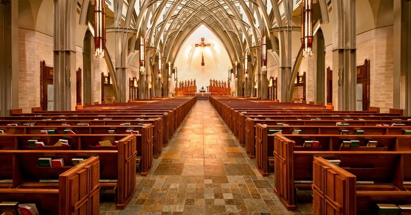 Εκκλησία: Οι άνω των 50 που πηγαίνουν συχνά βλέπουν οφέλη στην ψυχική τους υγεία