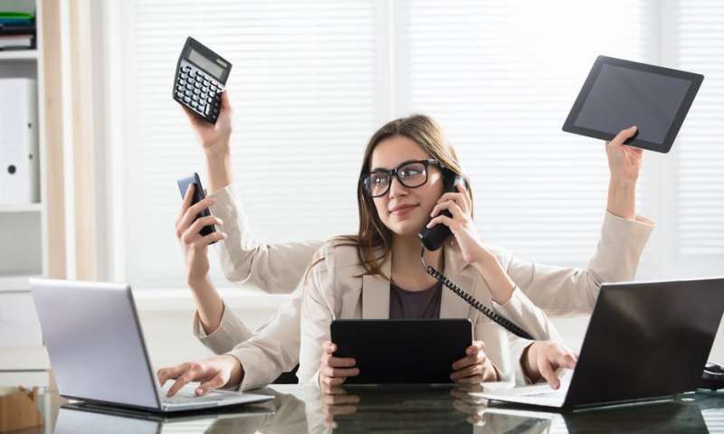 Multitasking: Τα καταφέρνουν καλύτερα οι άνδρες ή οι γυναίκες