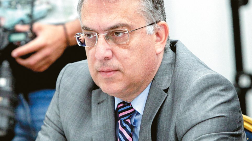 Τάκης Θεοδωρικάκος: Θα φύγουν από το Δημόσιο 9.000 υπεράριθμοι συμβασιούχοι