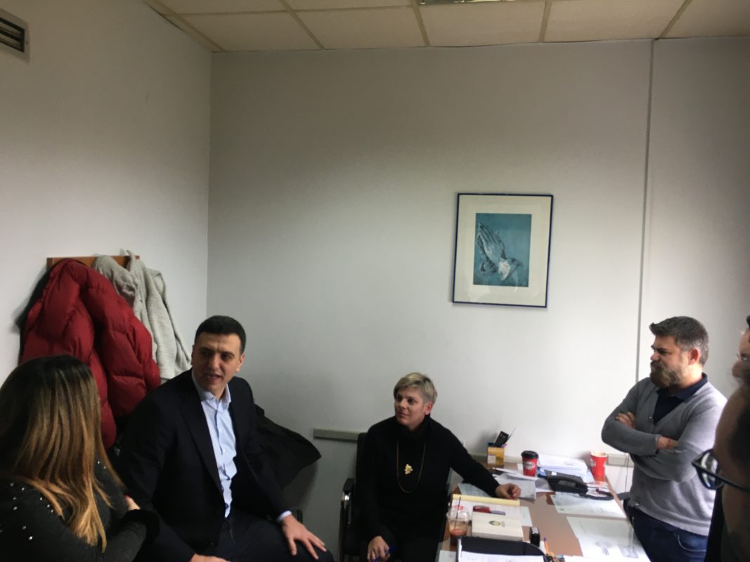 Συμβολική και εορταστική επίσκεψη του Βασίλη Κικίλια στο “Δαφνί” – Πρώτη φορά υπουργός Υγείας σε ψυχιατρικό νοσοκομείο Συμβολική και εορταστική επίσκεψη του Βασίλη Κικίλια στο “Δαφνί” – Πρώτη φορά υπουργός Υγείας σε ψυχιατρικό νοσοκομείο