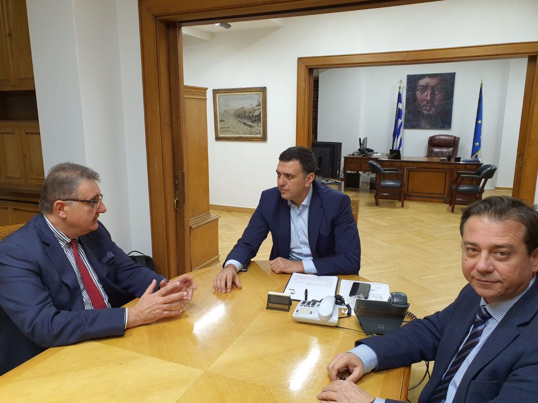 Έκτακτη συνάντηση του Βασίλη Κικίλια με το προεδρείο του Πανελληνίου Ιατρικού Συλλόγου