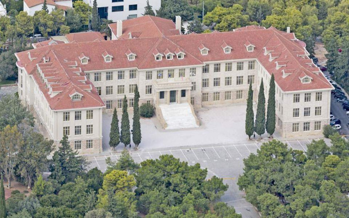Στο Λονδίνο παραμένουν δύο μαθητές από το Κολλέγιο Αθηνών