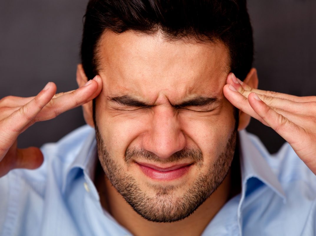 Πονοκέφαλος: 8 πιθανές αιτίες που ίσως δεν ξέρετε