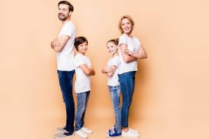 γονείς με παιδιά με διαφορετικό ύψος