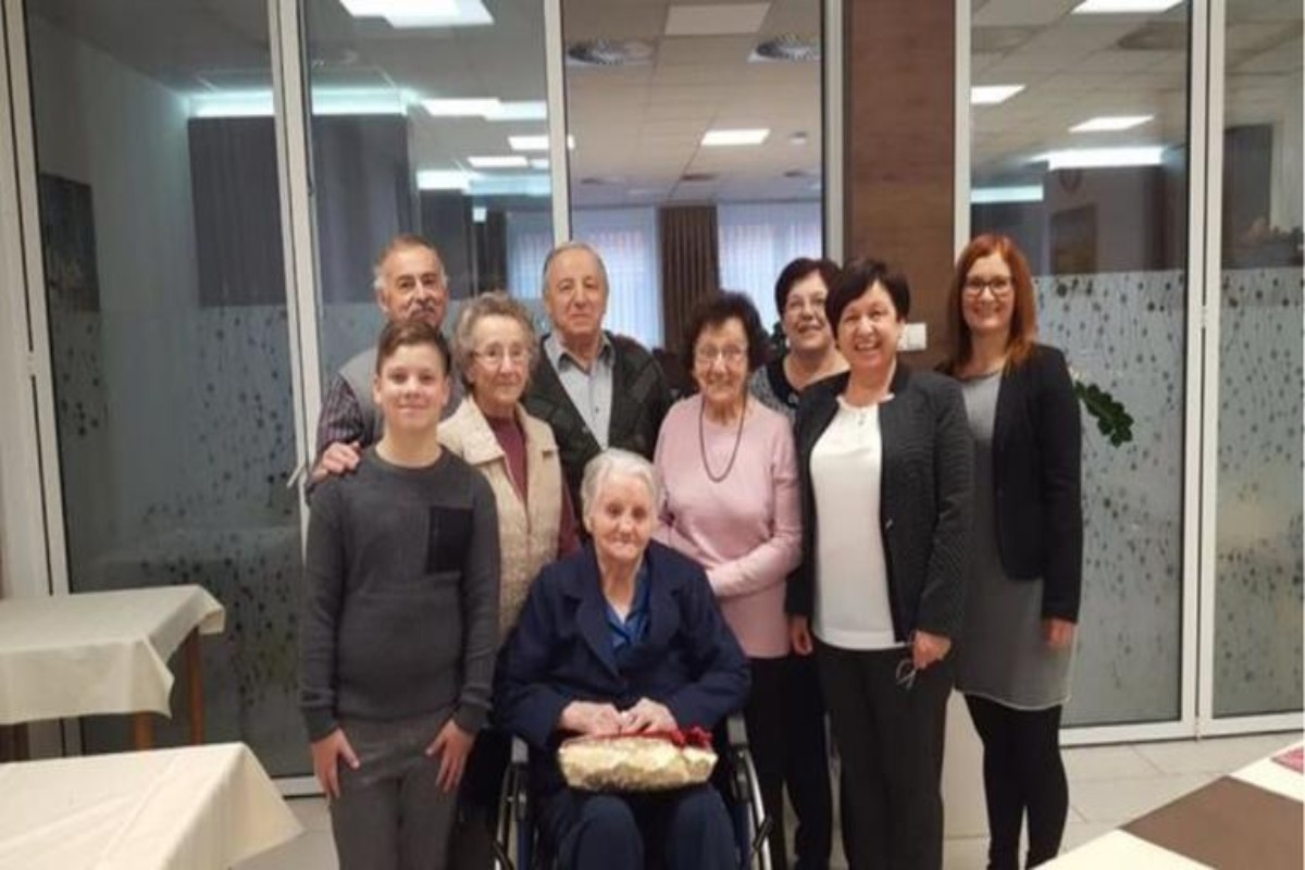 Γιαγιά 106 ετών νίκησε τον κορονοϊό