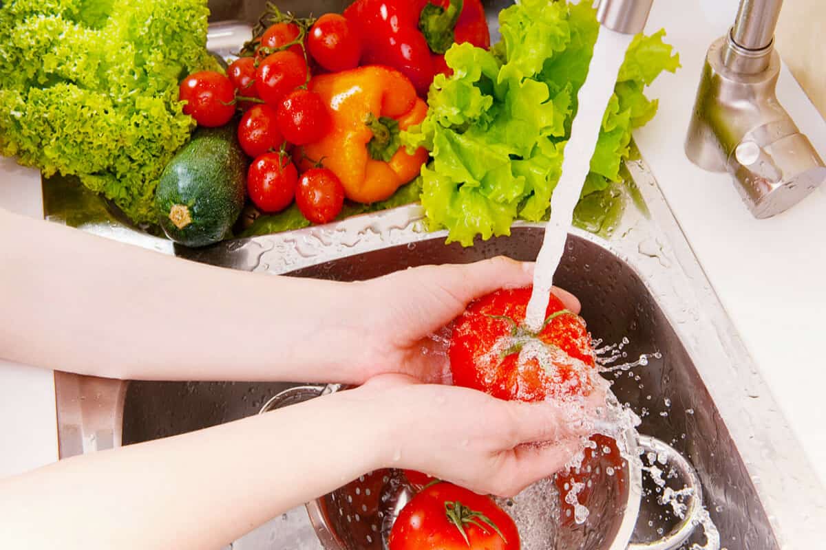 Κορονοϊός: Πώς θα πλύνετε τα φρούτα και τα λαχανικά σας