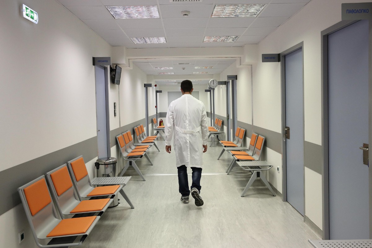 Κορωνοϊός: Αναστάτωση σε νοσοκομεία της χώρας για κρούσματα COVID-19 στο υγειονομικό προσωπικό 