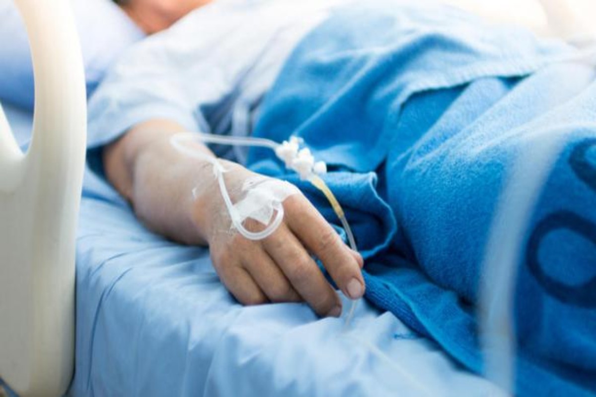 «Ασφυξία» στα νοσοκομεία: Το προφιλ των ασθενών – Ηλικιωμένοι και ανεμβολίαστοι τα περισσότερα θύματα της covid-19