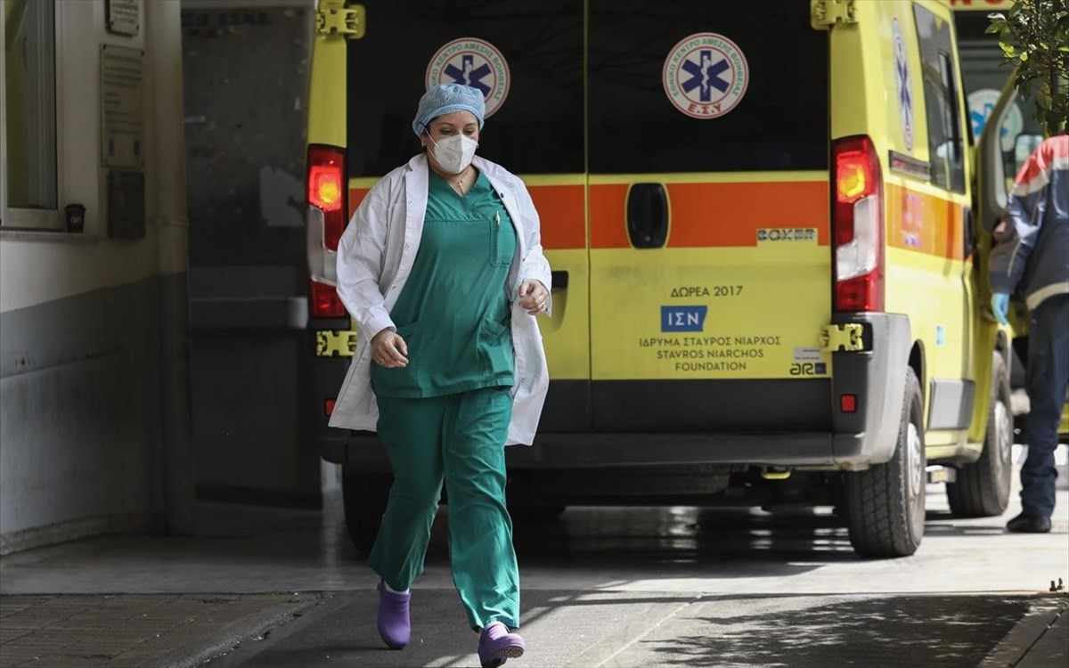 Κορονοϊός: 11.972 νέα κρούσματα και 2.000 επαναλοιμώξεις – Στις 219 οι νέες εισαγωγές στα νοσοκομεία και 13 οι θάνατοι
