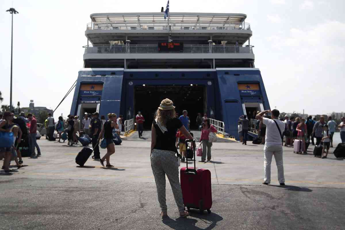 Πλησιάζει η απελευθέρωση του μέτρου της χρήσης μάσκας σε εξωτερικούς χώρους