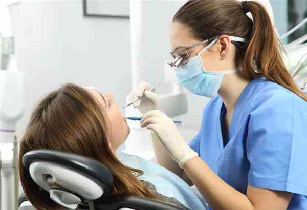 Γραμμή για επείγοντα περιστατικά από τους οδοντιάτρους Αττικής