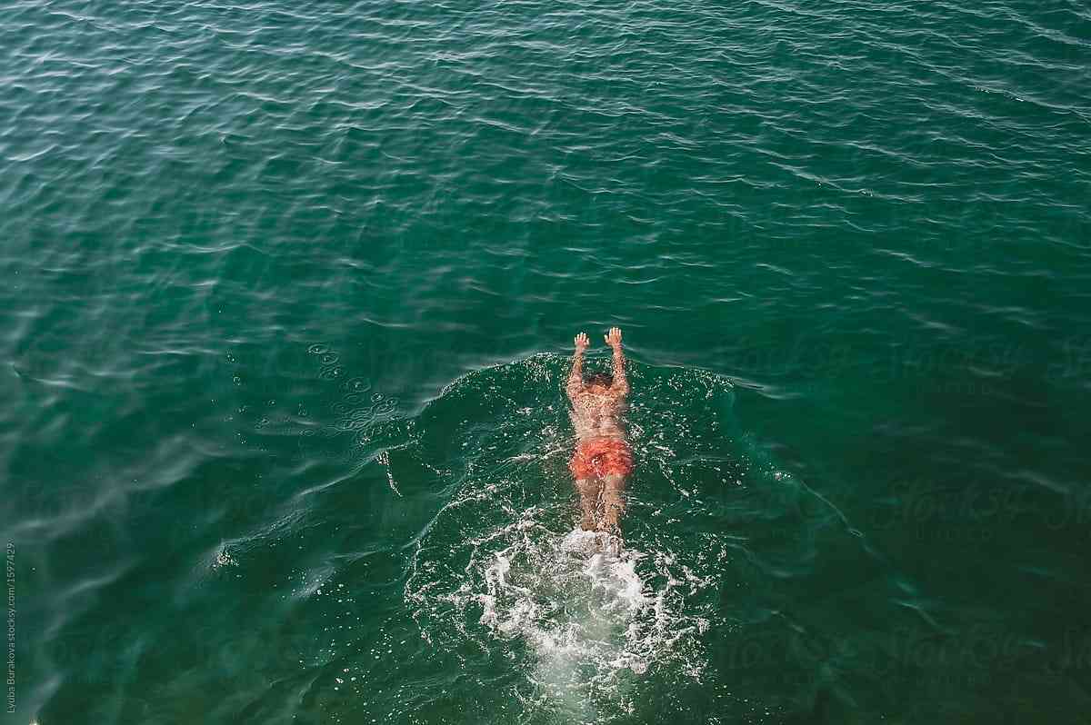 Κολύμπι: 10 κανόνες για ασφάλεια στη θάλασσα μετά τα 50