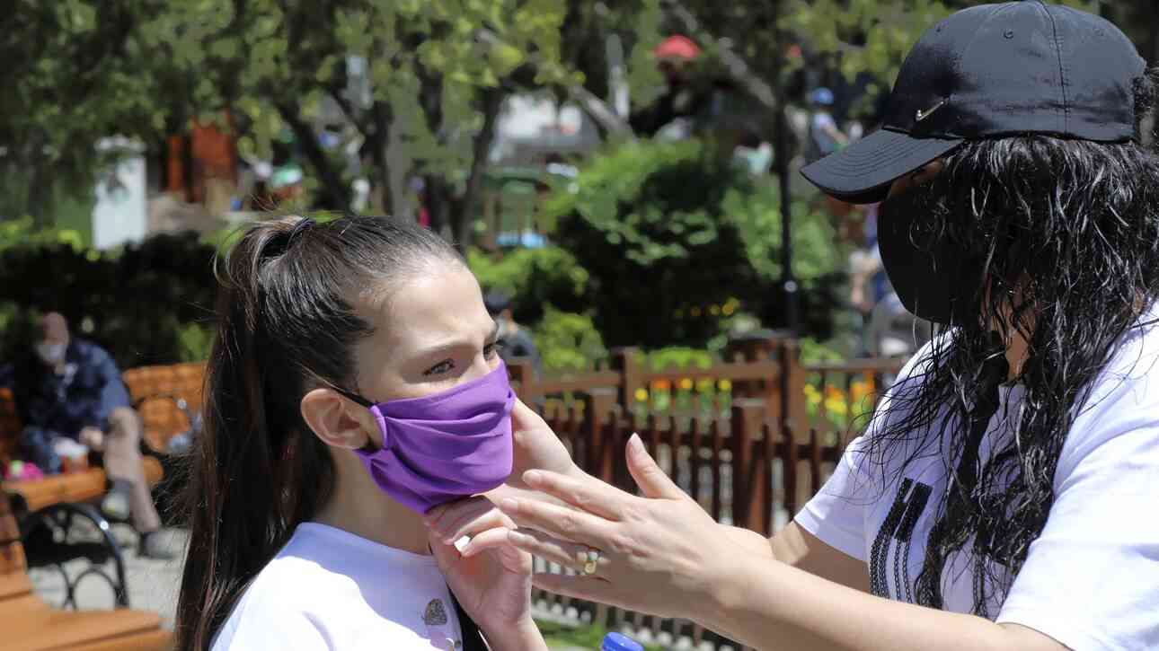 Ελληνική Παιδιατρική Εταιρεία: Απολύτως ασφαλής η μάσκα στα παιδιά
