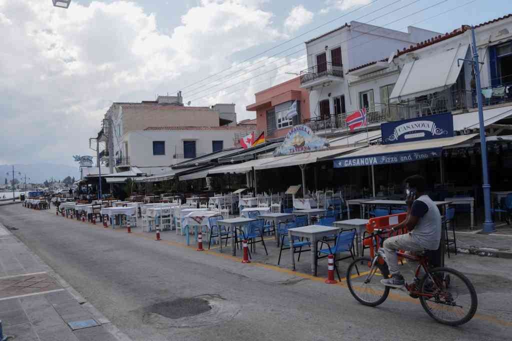 Μαϊμού φυσικοθεραπεύτρια, η γυναίκα που διέσπειρε τον κορονοϊό στον Πόρο