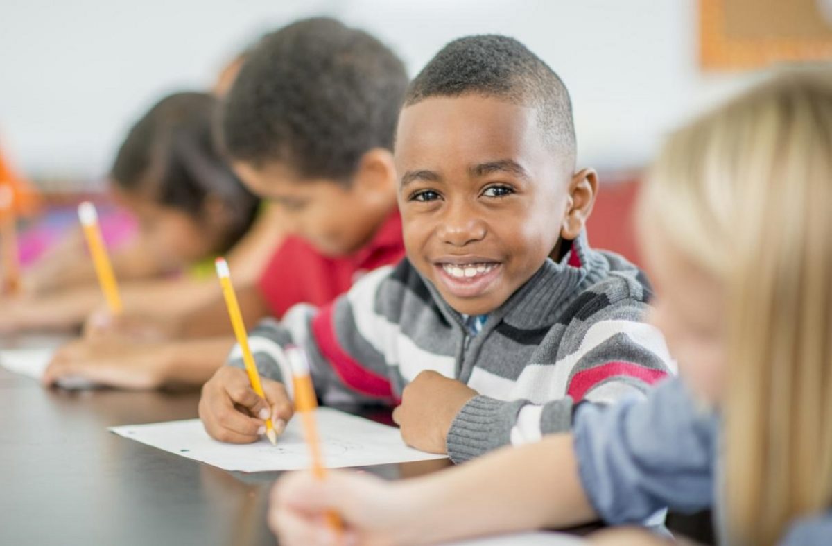 Παιδιά: Το γράψιμο με το χέρι τα κάνει εξυπνότερα