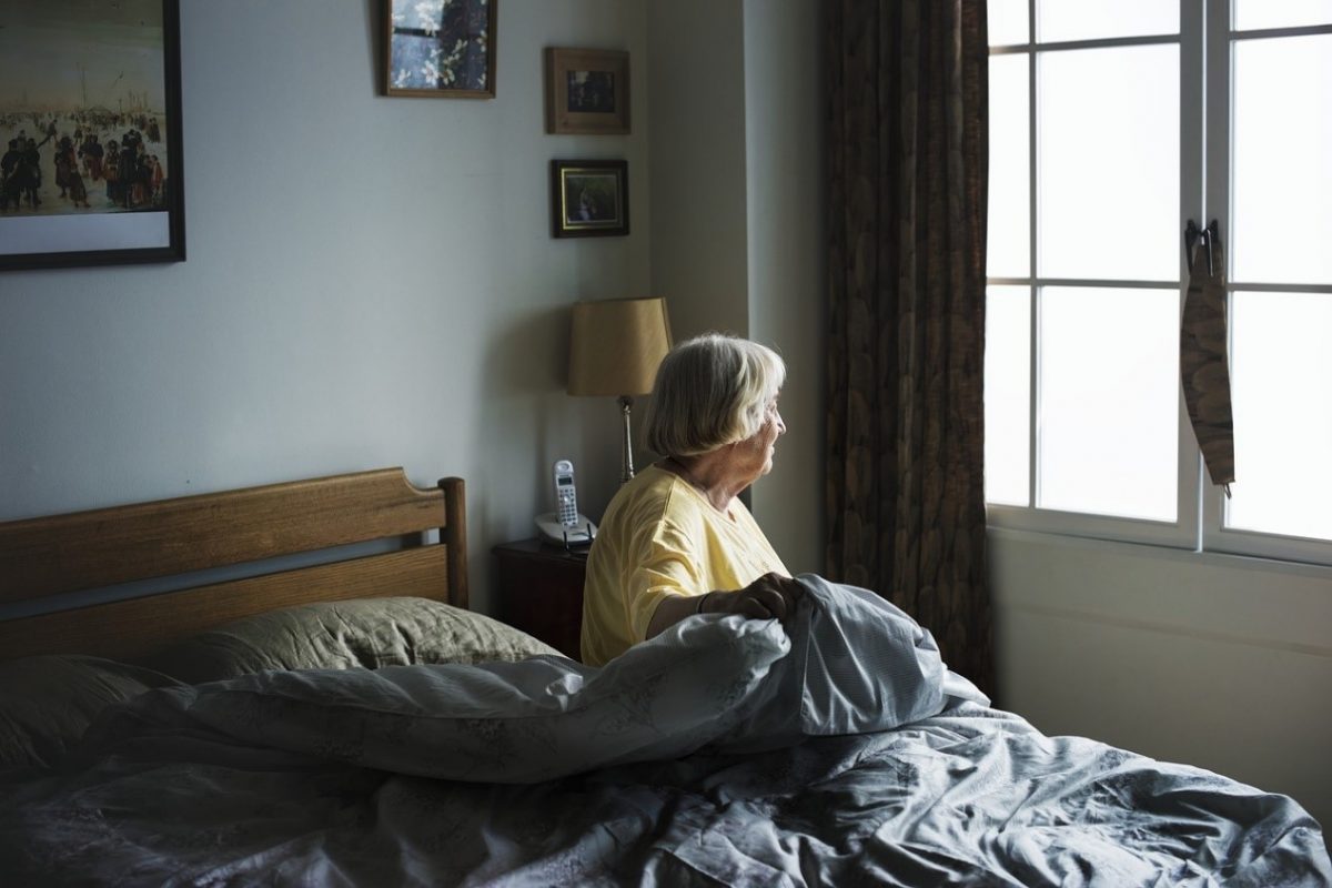 Κοινωνική απομόνωση: Πως επηρεάζει ηλικιωμένες και μεσήλικες γυναίκες;