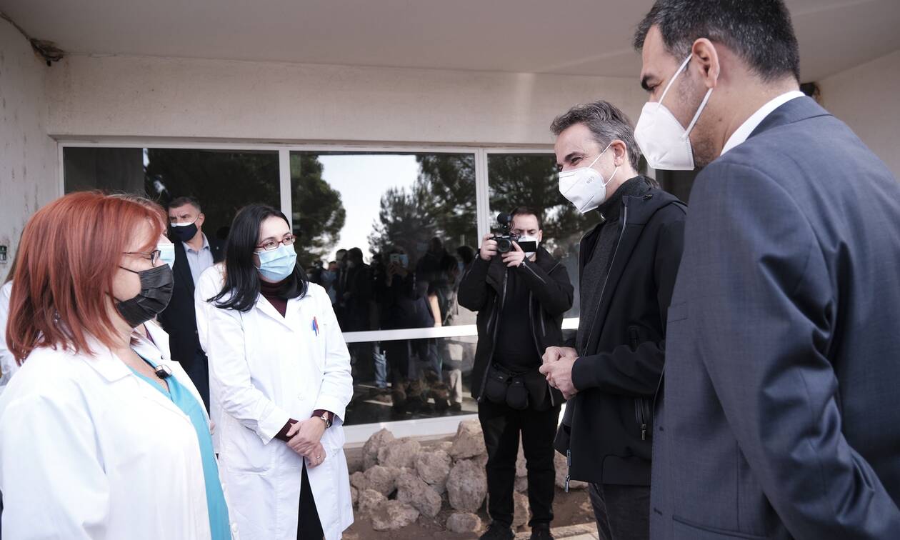 Μητσοτάκης στο Νοσοκομείο Γιαννιτσών: “Να προσέξουμε για να μπει το 2021 με το δεξί”