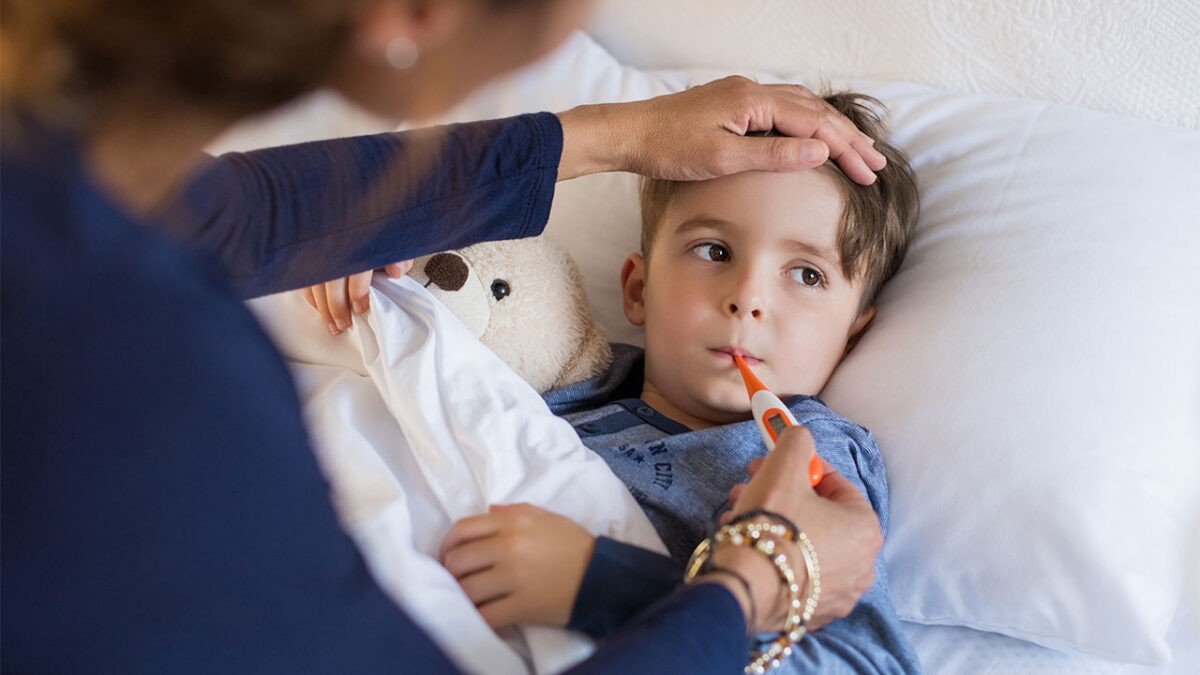 Πυρετός: 4 τρόποι για τον ρίξετε σε ένα παιδί