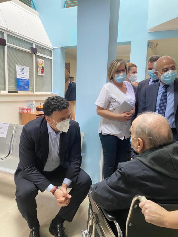 Επίσκεψη Κικίλια στα εμβολιαστικά κέντρα της Θεσσαλονίκης: “Ανοίγει μεγάλο εμβολιαστικό κέντρο στη ΔΕΘ”