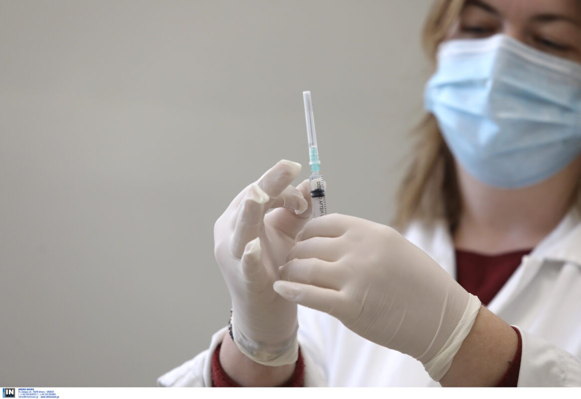 ΕΟΔΥ: Νέες οδηγίες για την καραντίνα όσων έχουν εμβολιαστεί