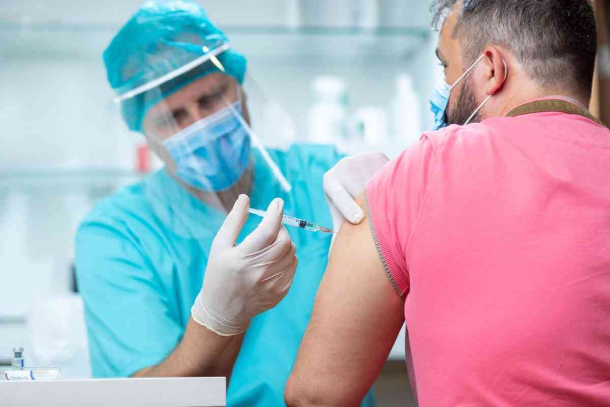Υπουργείο Υγείας: Συνεχίζονται οι εμβολιασμοί των υγειονομικών με σταδιακή έναρξη σε τρεις φάσεις – Δείτε αναλυτικά τα νοσοκομεία