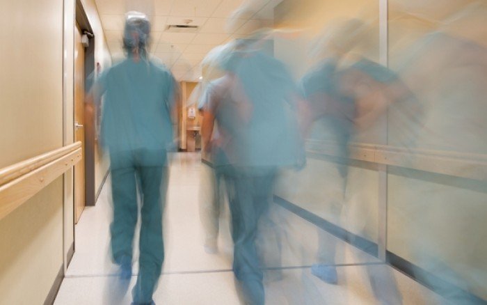 «Ασφυξία» στα νοσοκομεία. Σχεδίο για νέα Covid νοσοκομεία – Ανησυχία για τη Β. Ελλάδα – Μεταβαίνουν εκτάκτως Κοντοζαμάνης, Κωτσιόπουλος, Παπαευσταθίου