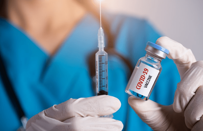 EMA: “Πράσινο φως” στο εμβόλιο της AstraZeneca – “Ασφαλές και αποτελεσματικό”, λέει ο Οργανισμός