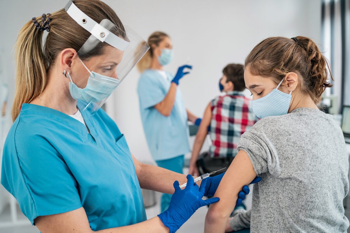 Εμβολιασμός παιδιών: Ανοίγει σήμερα η πλατφόρμα για τα τις ηλικίες άνω των 12 ετών – Όλη η διαδικασία